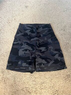 ECHT Camo High-Waist Scrunch Shorts